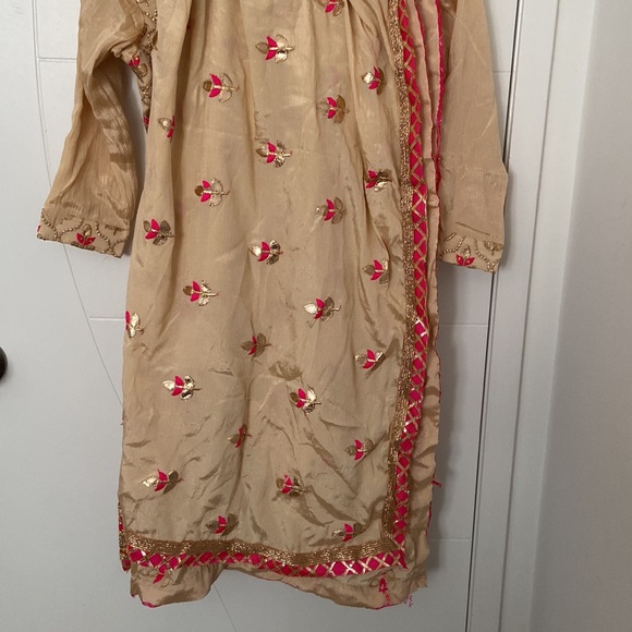 Brand New- Beige Suit with Hot Pink Print - Picture 2 of 3